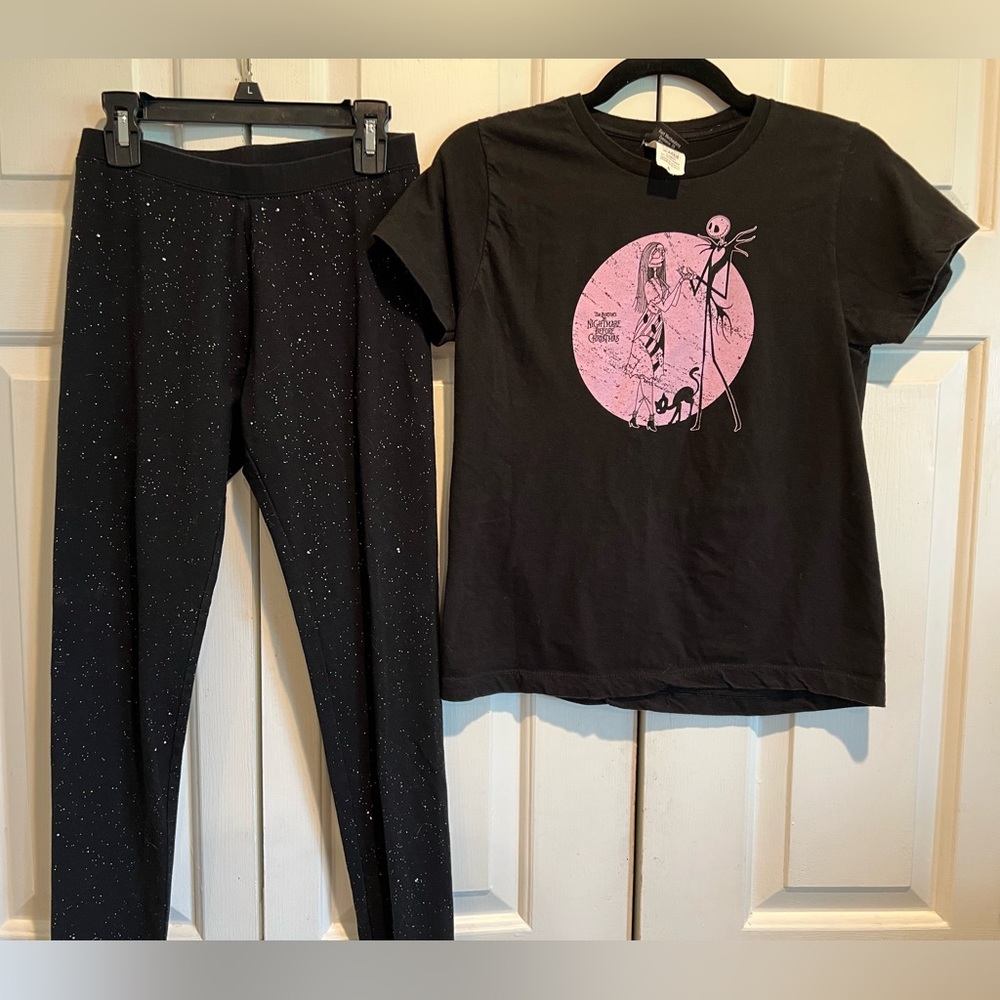 LAST CHANCE⭐️2 Pc Set ! Black Glittery Leggings & Black “Nightmare B4 Xmas“ T